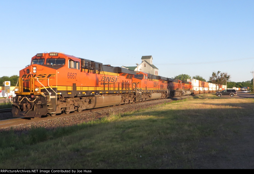 BNSF 6667 East